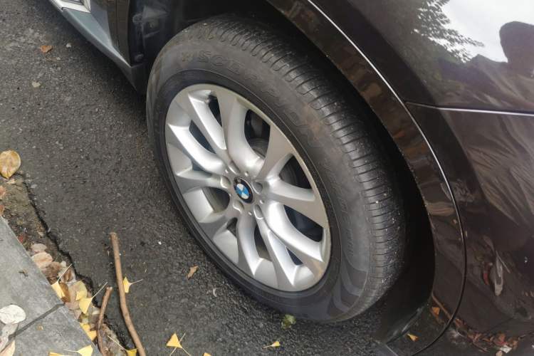 Used BMW X5 2018 xDrive28i Right Front Wheel Hub