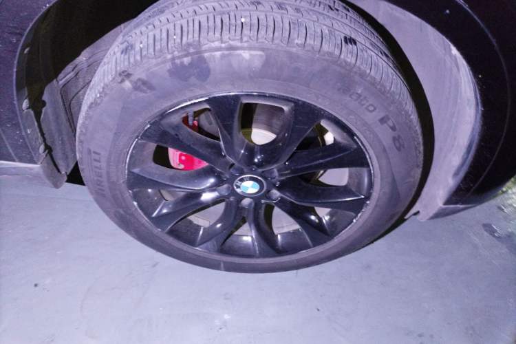Used BMW X5 2018 xDrive28i Right Front Wheel Hub