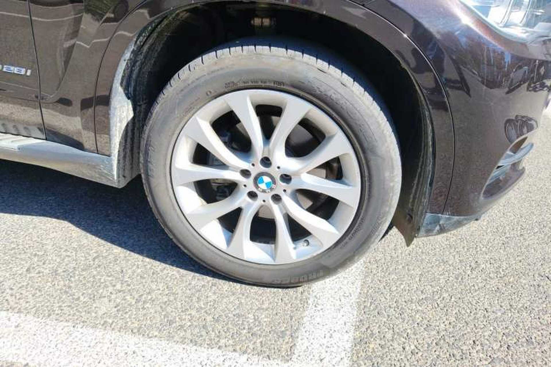 Used BMW X5 2018 xDrive28i Right Front Wheel Hub