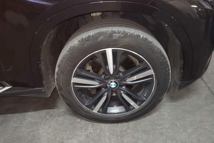 Used BMW X5 2018 xDrive35i Elegant Edition Right Front Wheel Hub
