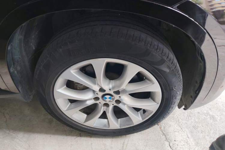Used BMW X5 2018 xDrive28i Right Front Wheel Hub