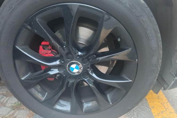 Used BMW X5 2018 xDrive28i Right Front Wheel Hub