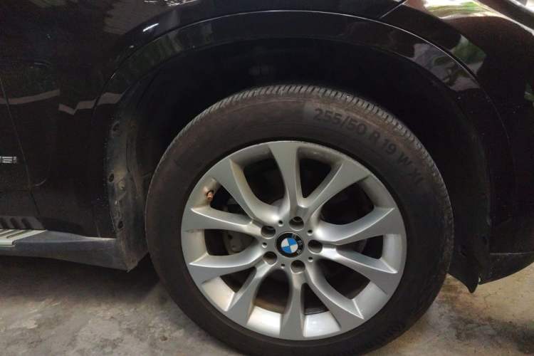Used BMW X5 2018 xDrive28i Right Front Wheel Hub