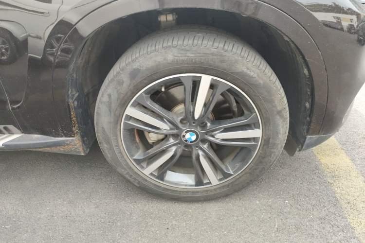 Used BMW X5 2018 xDrive35i Elegant Edition Right Front Wheel Hub
