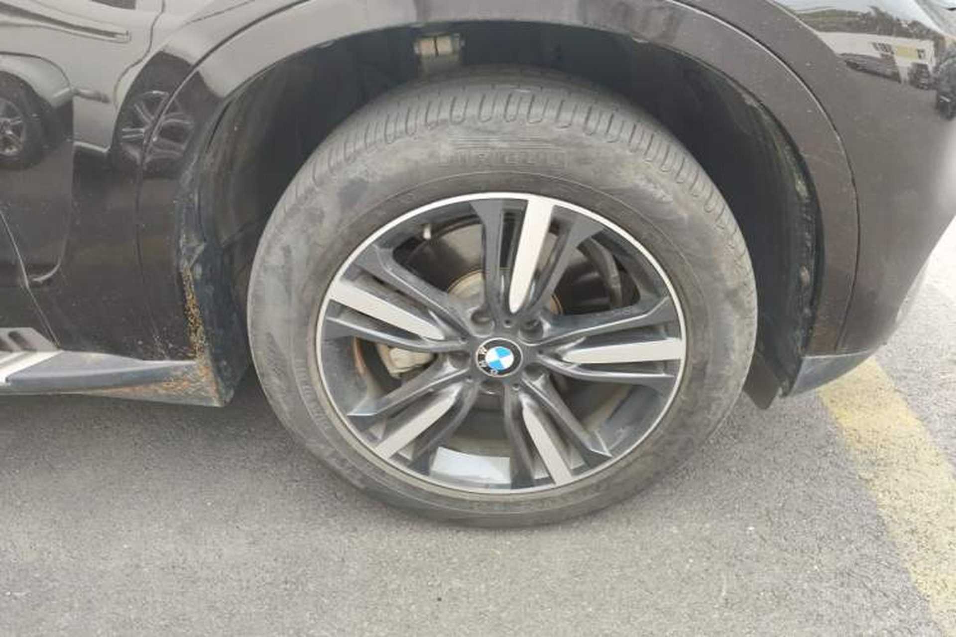 Used BMW X5 2018 xDrive35i Elegant Edition Right Front Wheel Hub