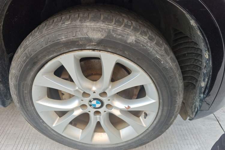 Used BMW X5 2018 xDrive28i Right Front Wheel Hub