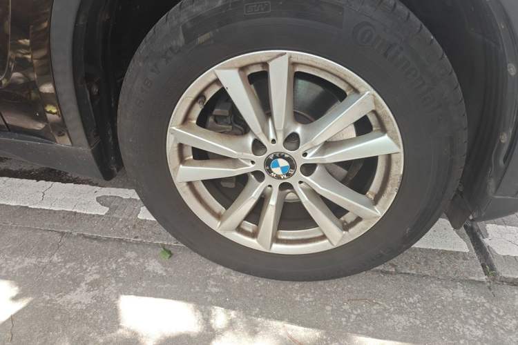 Used BMW X5  Right Front Wheel Hub