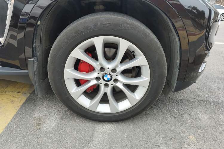Used BMW X5 2018 xDrive28i Right Front Wheel Hub