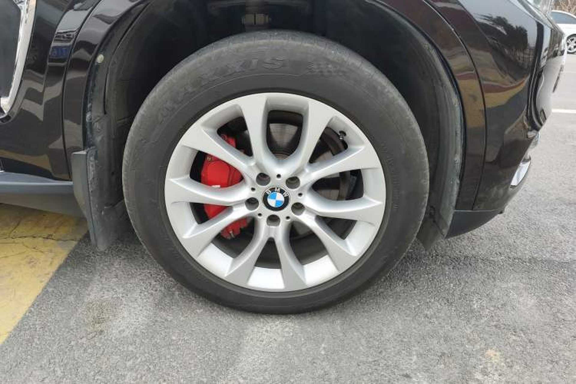 Used BMW X5 2018 xDrive28i Right Front Wheel Hub