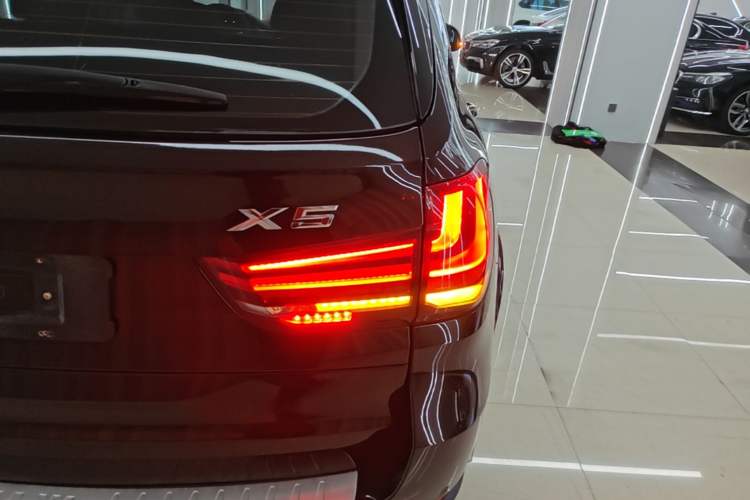 Used BMW X5 2018 xDrive35i Elegant Edition Right Rear Taillight