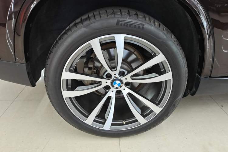 Used BMW X5 2018 xDrive35i Elegant Edition Right Rear Wheel Hub