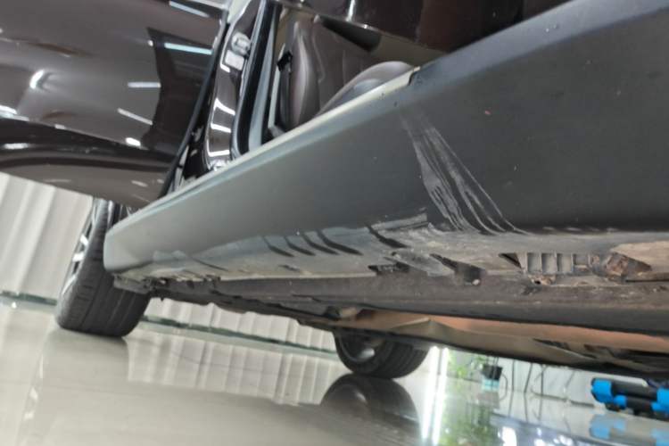 Used BMW X5 2018 xDrive35i Elegant Edition Right Side Sill
