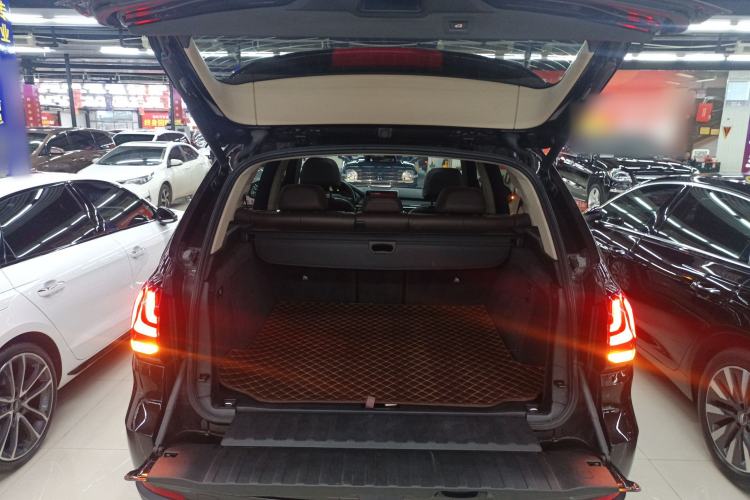 Used BMW X5 2018 xDrive28i Trunk