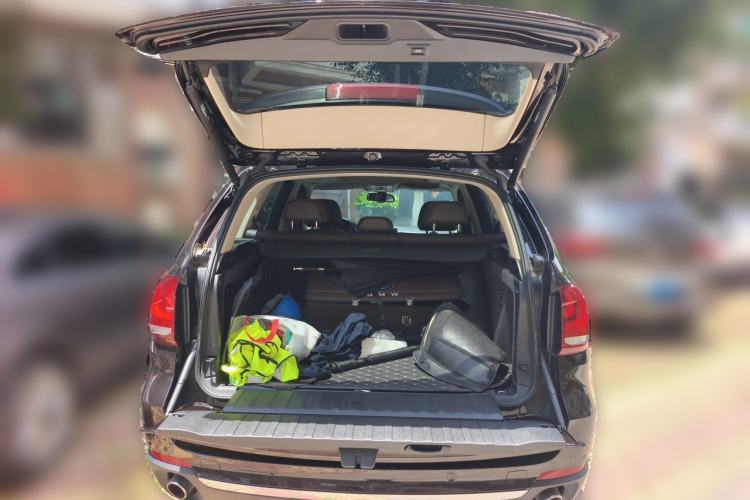 Used BMW X5 2018 xDrive28i Trunk