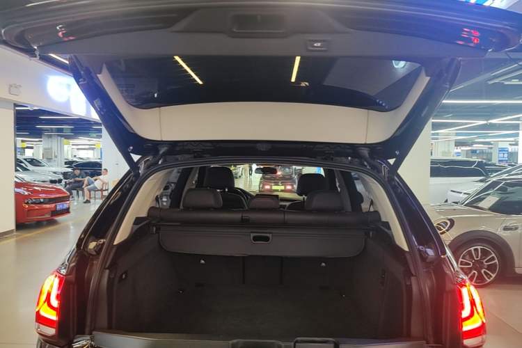 Used BMW X5 2018 xDrive35i Elegant Edition Trunk