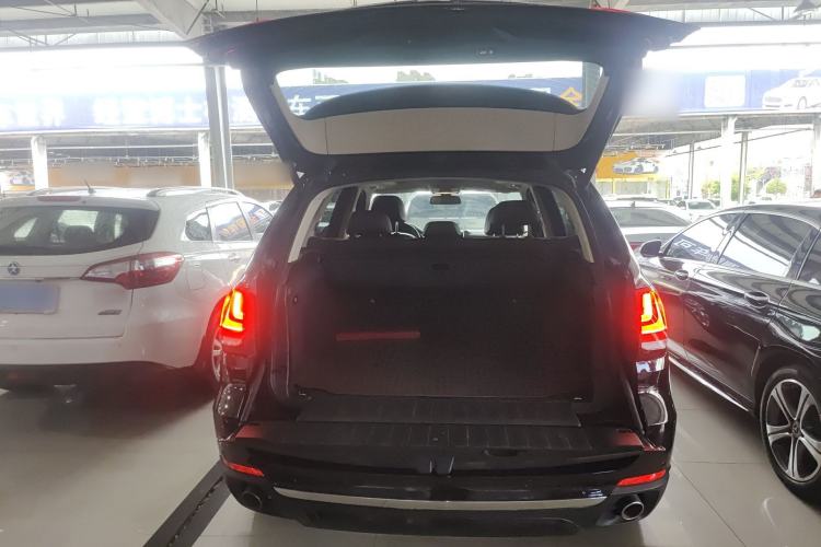 Used BMW X5 2018 xDrive28i Trunk