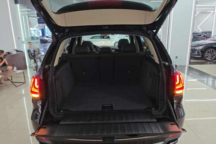 Used BMW X5 2018 xDrive35i Elegant Edition Trunk