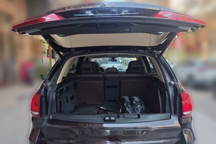 Used BMW X5 2018 xDrive28i Trunk