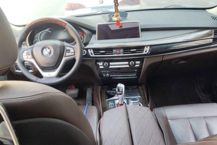 Used BMW X5 2018 xDrive28i Center Console