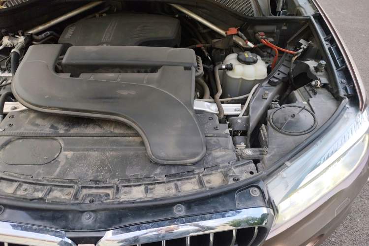 Used BMW X5 2018 xDrive28i Engine Bay Left