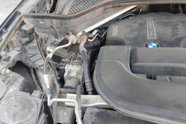 Used BMW X5 2018 xDrive28i Engine Bay Right