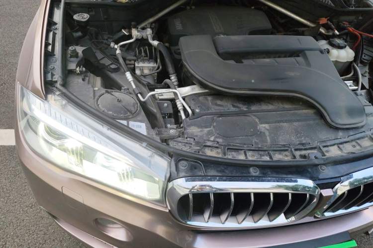 Used BMW X5 2018 xDrive28i Engine Bay Right