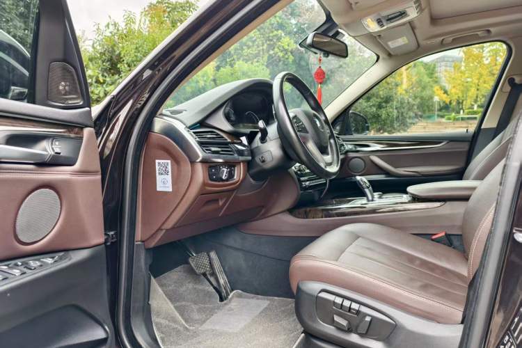 Used BMW X5 2018 xDrive28i Interior 1