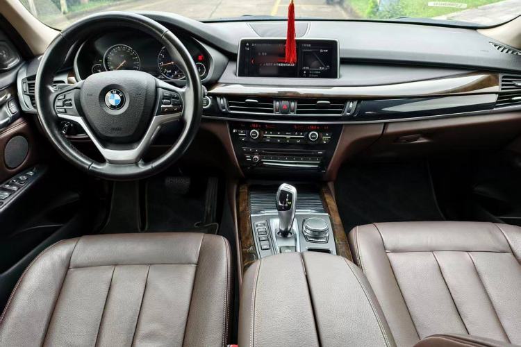 Used BMW X5 2018 xDrive28i Interior 3