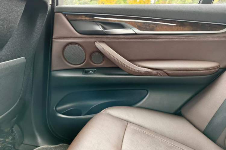 Used BMW X5 2018 xDrive28i Interior 5
