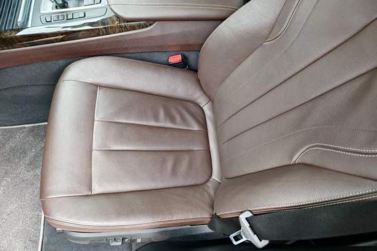 Used BMW X5 2018 xDrive28i Interior 7