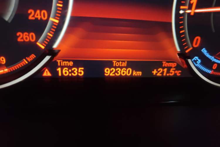 Used BMW X5 2018 xDrive28i Odometer Close Up