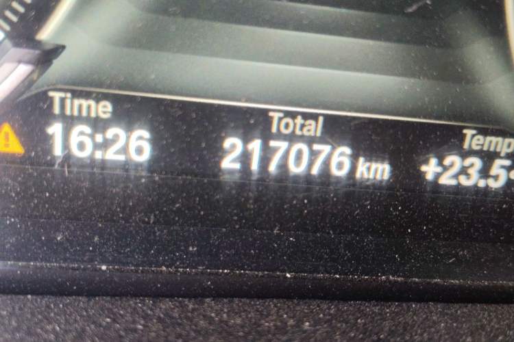 Used BMW X5 2018 xDrive28i Odometer Close Up