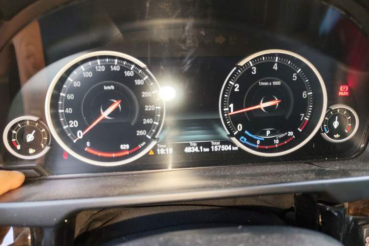 Used BMW X5 2018 xDrive28i Odometer Close Up