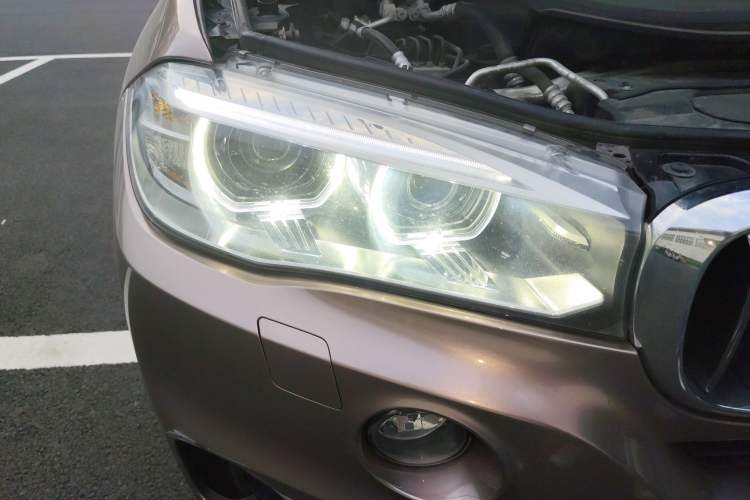 Used BMW X5 2018 xDrive28i Right Front Headlight