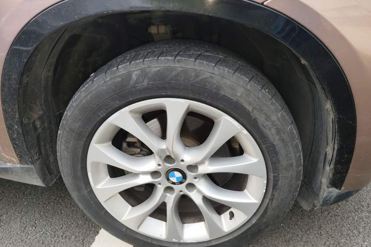 Used BMW X5 2018 xDrive28i Right Front Wheel Hub