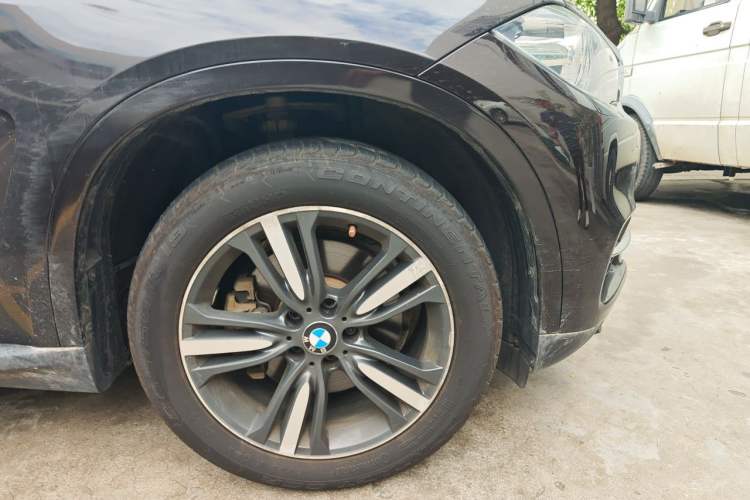Used BMW X5 2018 xDrive35i Elegant Edition Right Front Wheel Hub