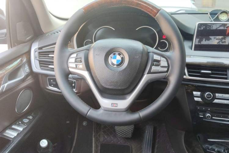 Used BMW X5 2018 xDrive28i Steering Wheel
