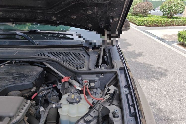 Used BMW X5 2018 xDrive28i Engine Bay Left
