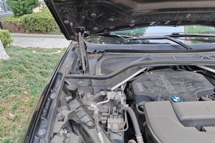 Used BMW X5 2018 xDrive28i Engine Bay Right