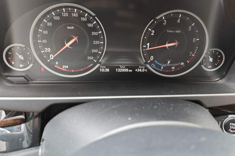 Used BMW X5 2018 xDrive28i Odometer Close Up