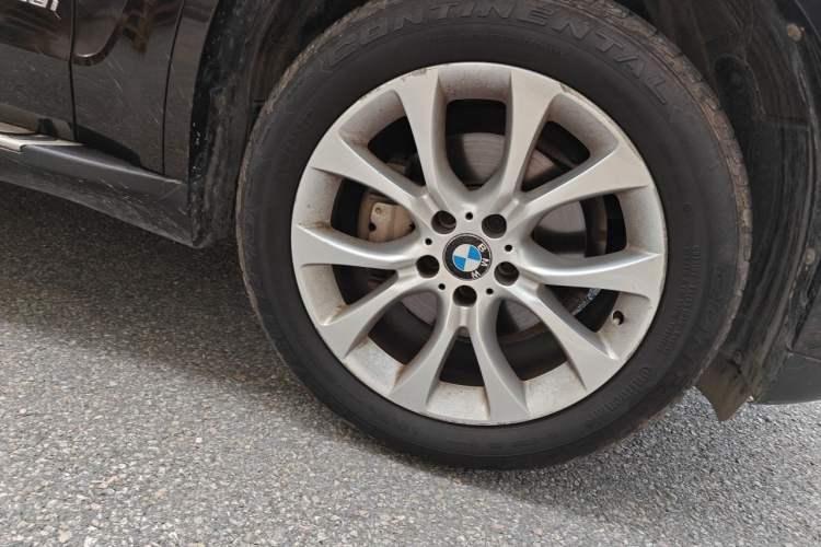 Used BMW X5 2018 xDrive28i Right Front Wheel Hub