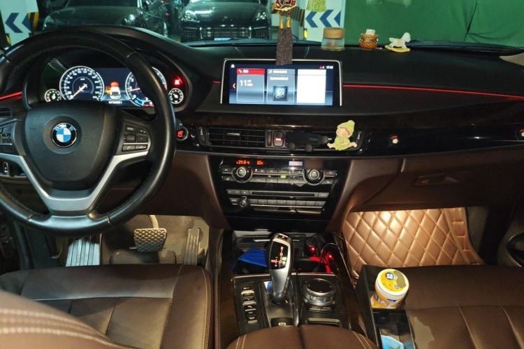 Used BMW X5 2018 xDrive28i Center Console