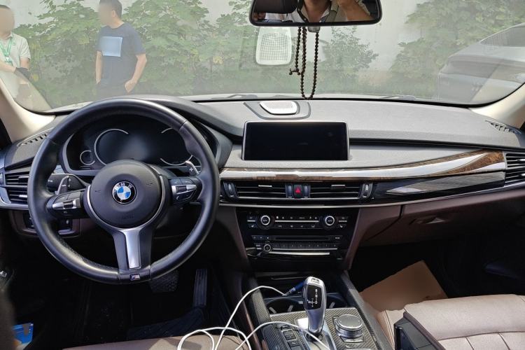 Used BMW X5 2018 xDrive28i Center Console