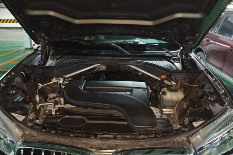 Used BMW X5 2018 xDrive28i Engine Bay