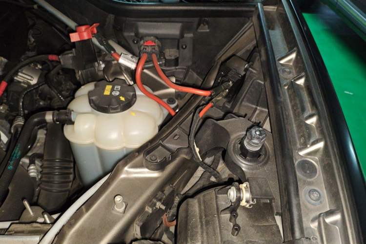 Used BMW X5 2018 xDrive28i Engine Bay Left