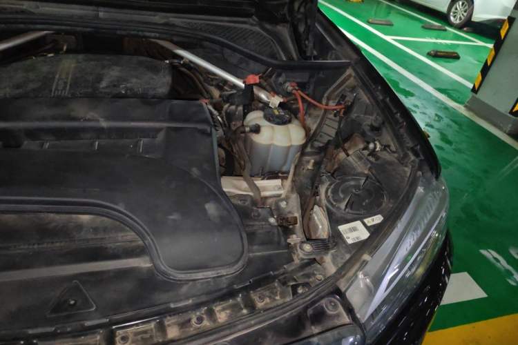 Used BMW X5 2018 xDrive28i Engine Bay Left