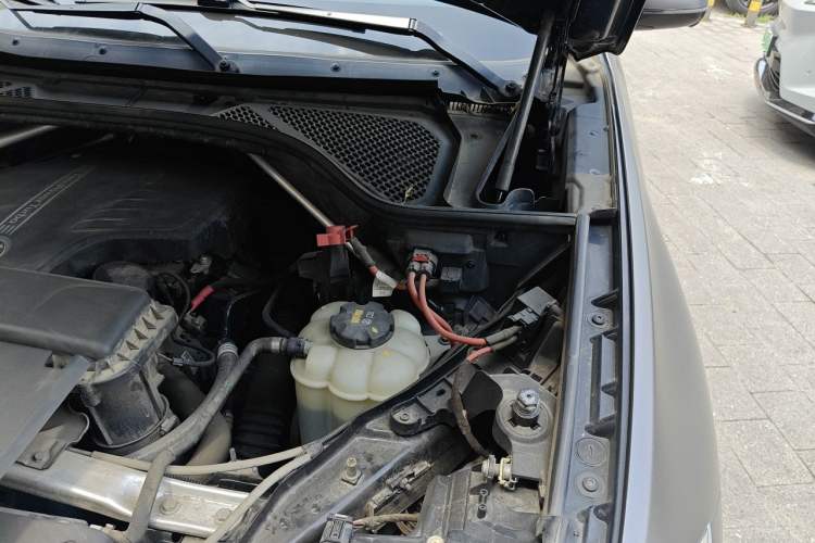 Used BMW X5 2018 xDrive28i Engine Bay Left