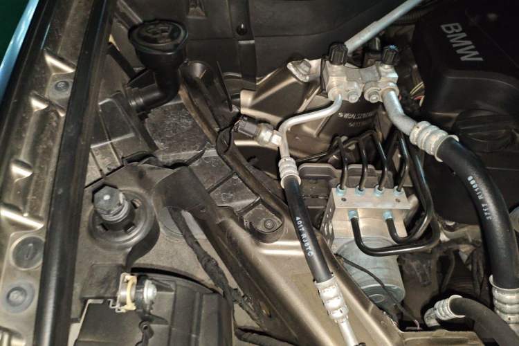 Used BMW X5 2018 xDrive28i Engine Bay Right