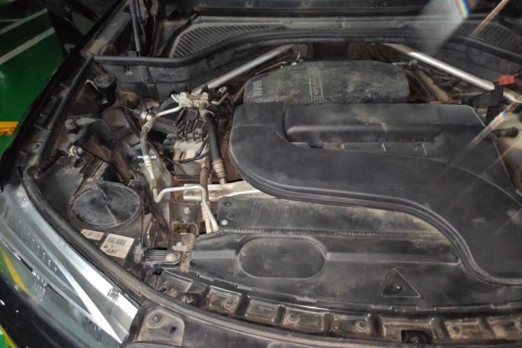 Used BMW X5 2018 xDrive28i Engine Bay Right