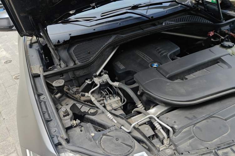 Used BMW X5 2018 xDrive28i Engine Bay Right